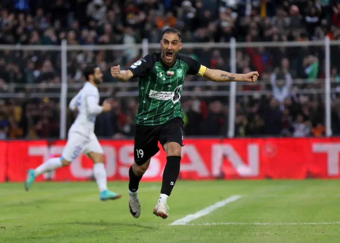 جنجال پنالتی‌ها در دیدار خیبر و استقلال؛ مهرداد چگونه دروازه را لرزاند؟