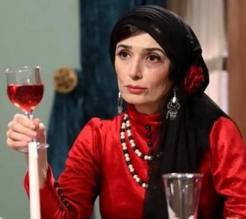 تغییر چهره دردناک آتنه فقیه نصیری بازیگر شمعدونی بعد از بیماری سخت