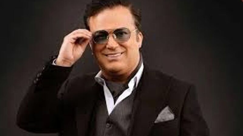 حرکتی احساسی از حامد آهنگی در کنسرت؛ بوسه‌ای که قلب‌ها را لرزاند!