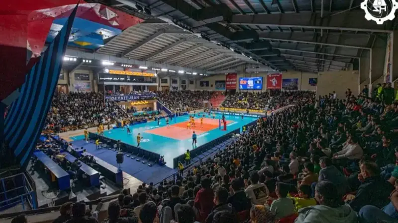 شاهد پرتماشاگرترین جنگ والیبال هفته: شهداب یزد مقابل شهرداری ارومیه آماده می‌شود!