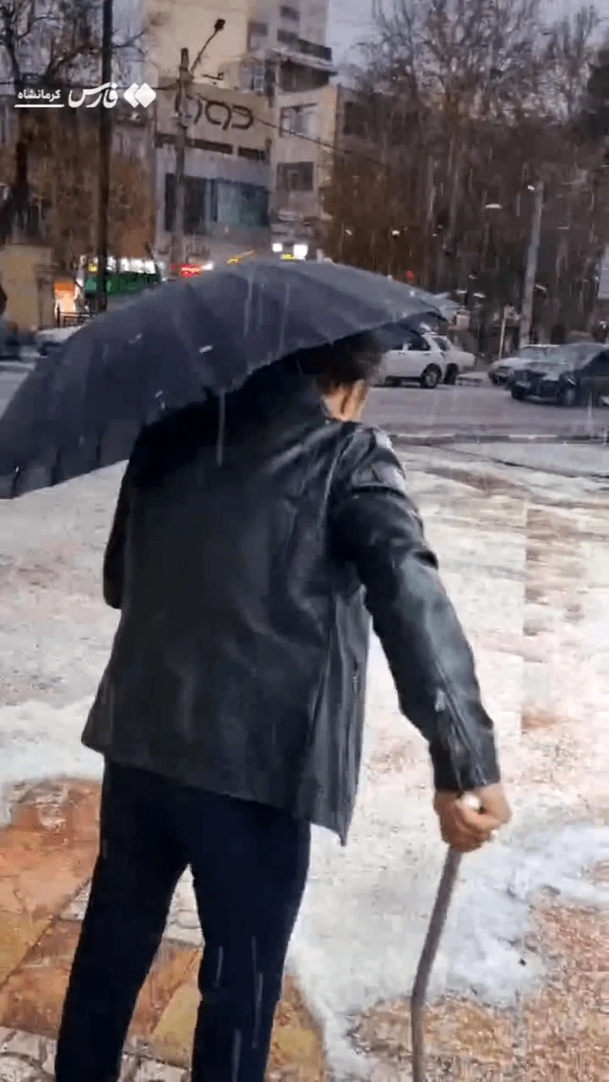 تگرگ بی‌سابقه کرمانشاه را سفیدپوش کرد؛ تصاویر حیرت‌انگیز از خیابان‌ها!