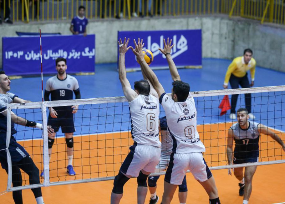 نبرد نفس‌گیر بمب‌های روحیه والیبال ایران در هفته چهارم لیگ برتر - وب‌گردی