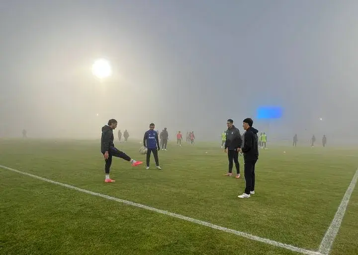 مه‌گرفتگی شدید؛ آغاز دیدار آلومینیوم و ملوان با تاخیر تاریخی!