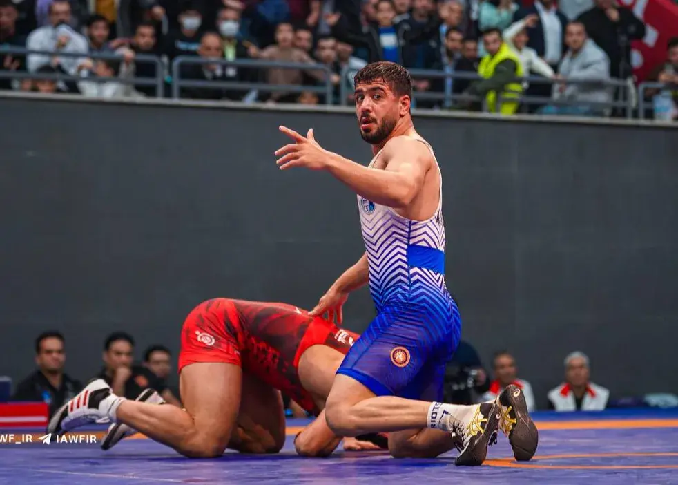 کارشناسی جنجالی‌ترین داوری فینال لیگ کشتی؛ اعتراض شدید در دقایق پایانی وزن ۹۲ کیلوگرم