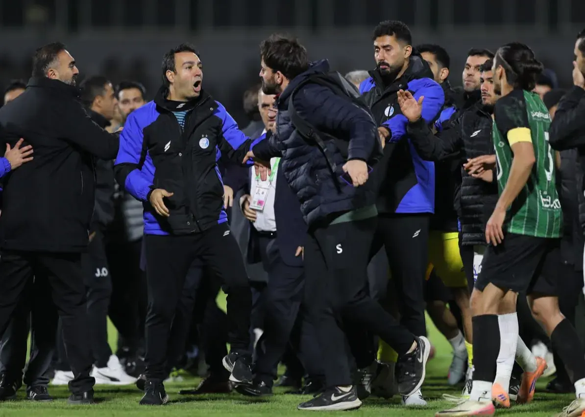 استقلال سند زد: مربی گلرها زیر ضربه‌های خیبر رفت! (عکس)