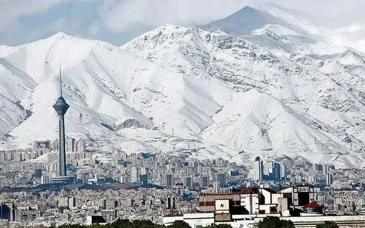 هواشناسی تهران سه‌شنبه ۹ دی ۱۴۰۴| کاهش شدید دمای پایتخت همزمان با بارش برف