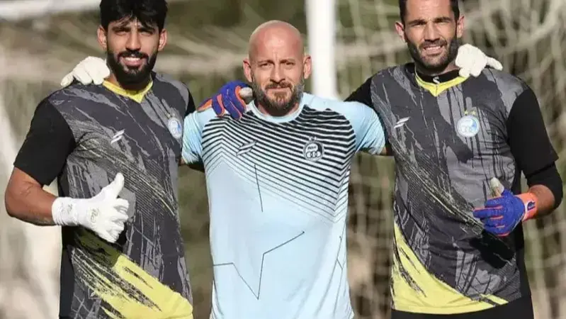 مربی استقلال بعد از درگیری‌ها با چهره‌ای زخمی در تمرین حاضر شد! عکس جنجالی