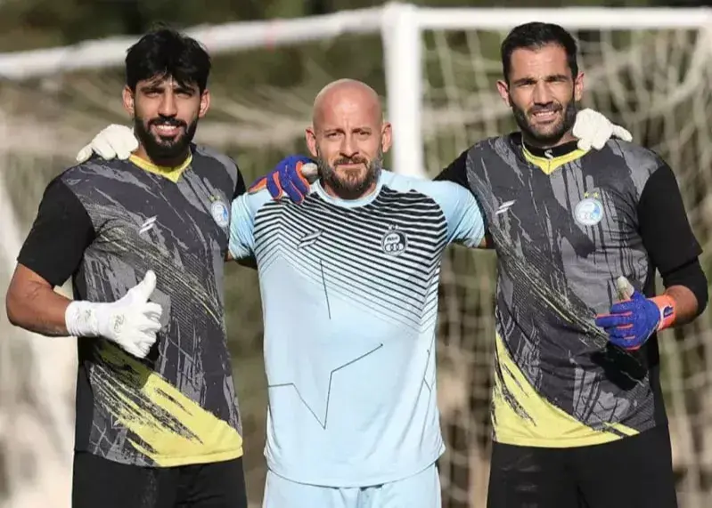 مربی استقلال بعد از درگیری‌ها با چهره‌ای زخمی در تمرین حاضر شد! عکس جنجالی