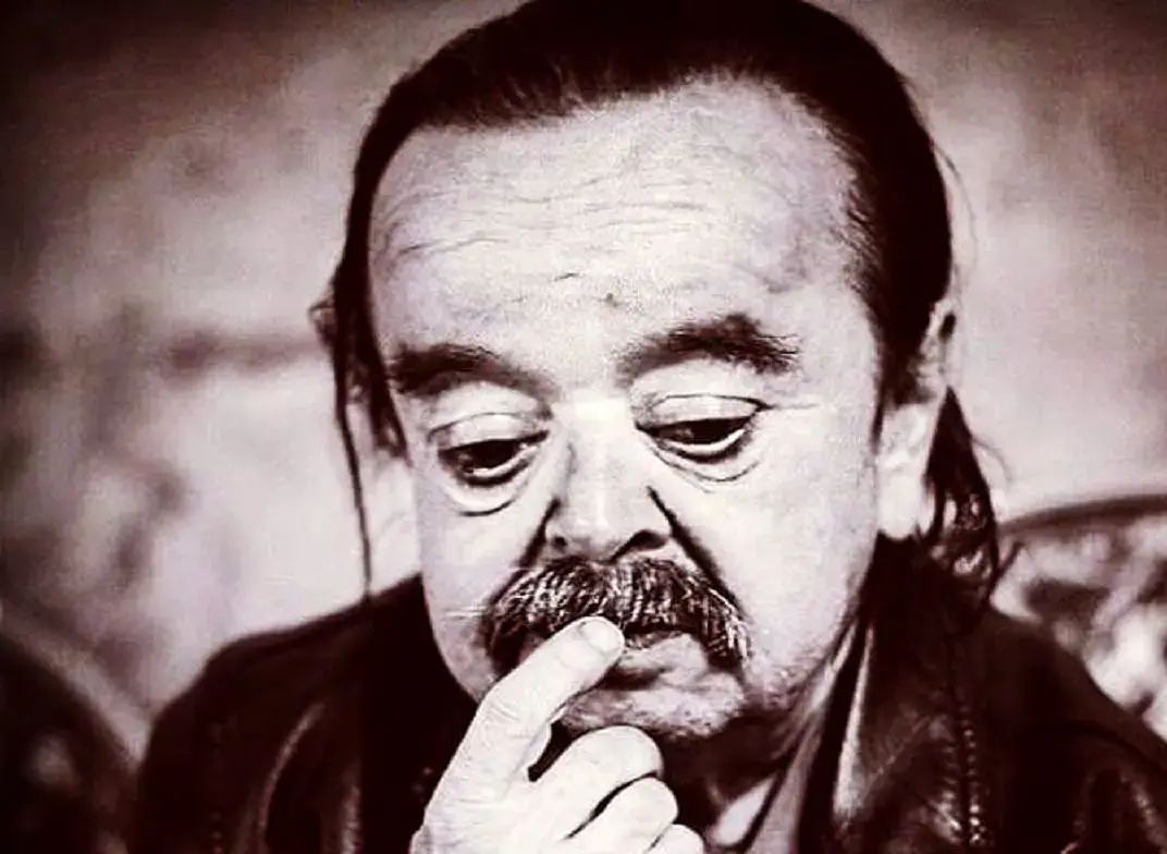 قاب تاریخ/  «اسدالله یکتا» در 23 سالگی در حال وزنه زدن در باشگاه؛ سال 49