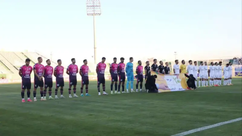 ملوان نیمه‌شب به اراک رسید؛ بازی لیگ دو ساعت عقب افتاد!