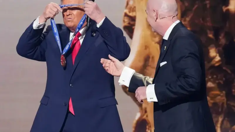 ترامپ برنده جنجالی نخستین جایزه صلح فیفا شد؛ واکنش‌ها چگونه بود؟