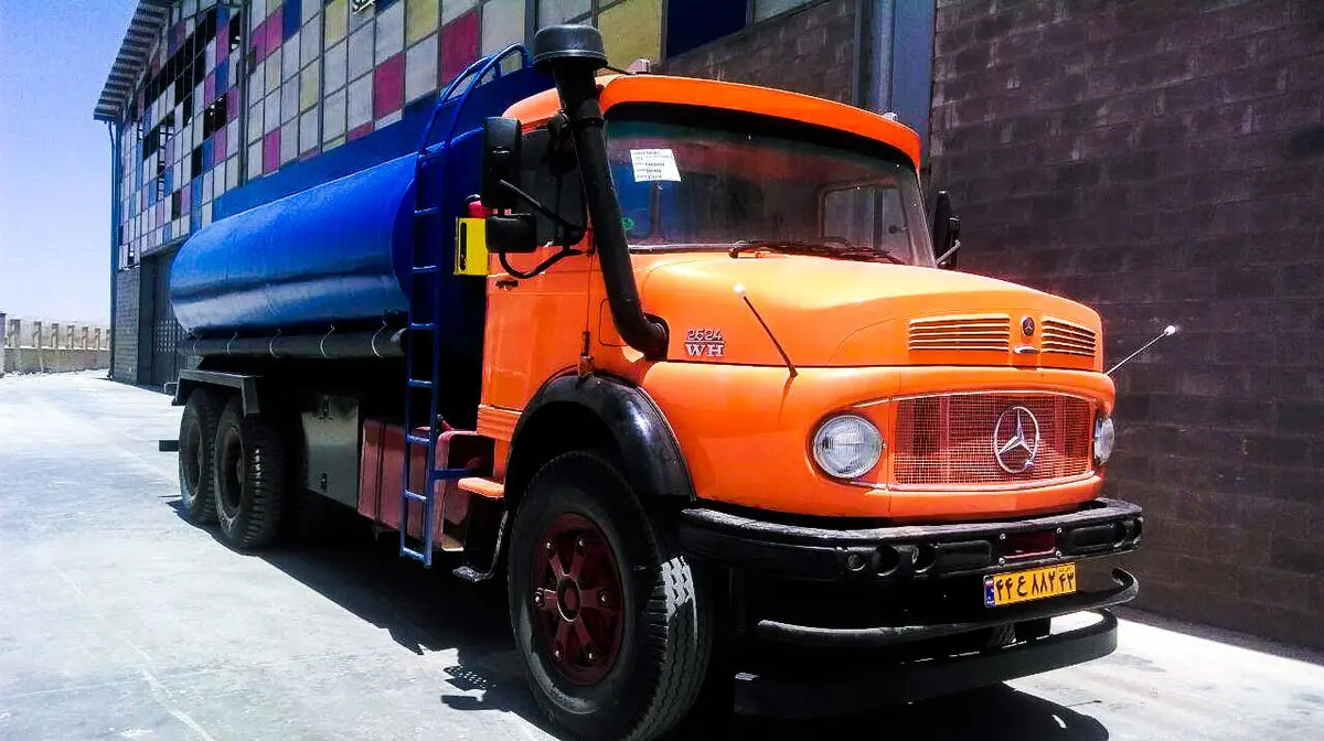 تماشا کنید: دو زن شجاع راننده تانکر سوخت در دل ایران که بار سنگین زندگی را به دوش می‌کشند!