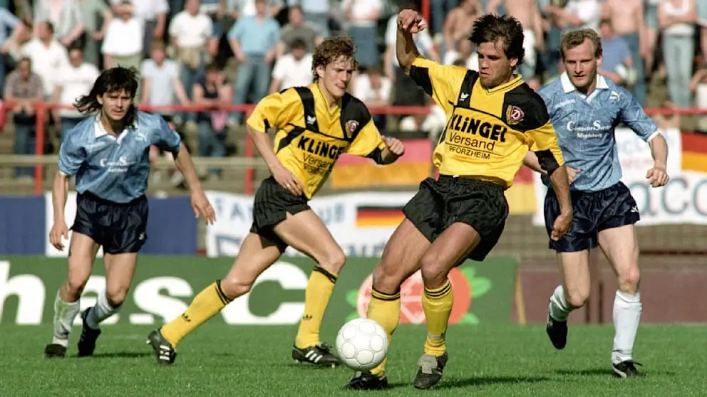 بعد از ۳۵ سال؛ اسطوره فوتبال آلمان شرقی بالاخره جام قهرمانی‌اش را گرفت!