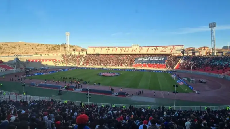 چرا استادیوم یادگار تبریز نیمه‌خالی ماند؟ سرمای هوا یا دلایل دیگر؟