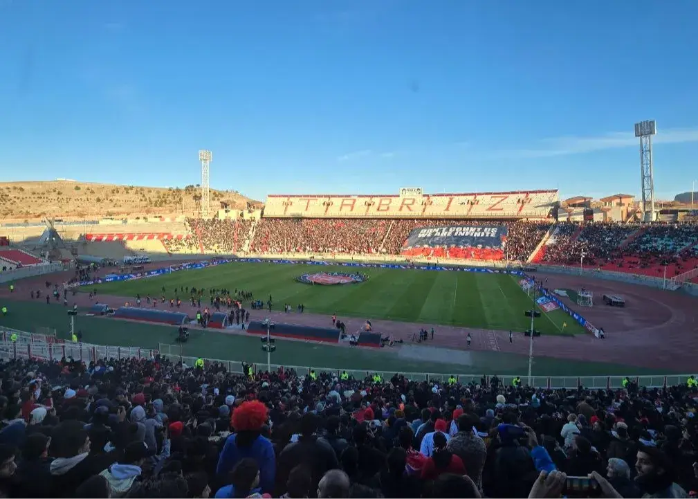 چرا استادیوم یادگار تبریز نیمه‌خالی ماند؟ سرمای هوا یا دلایل دیگر؟