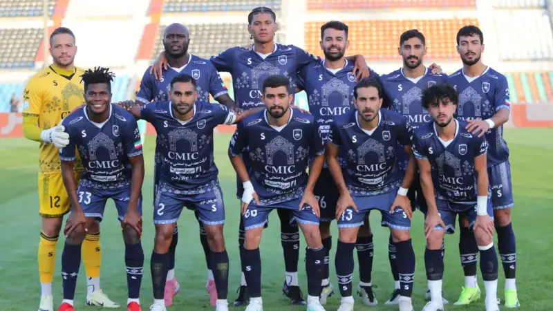 اعتراض تند چادرملو به پنالتی جنجالی استقلال خوزستان در لیگ برتر