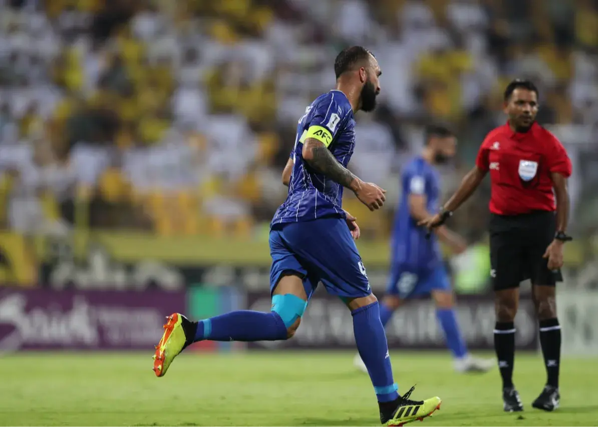 بازوبند کاپیتانی استقلال پس از غیبت طولانی دوباره به دست روزبه چشمی می‌رسد؟