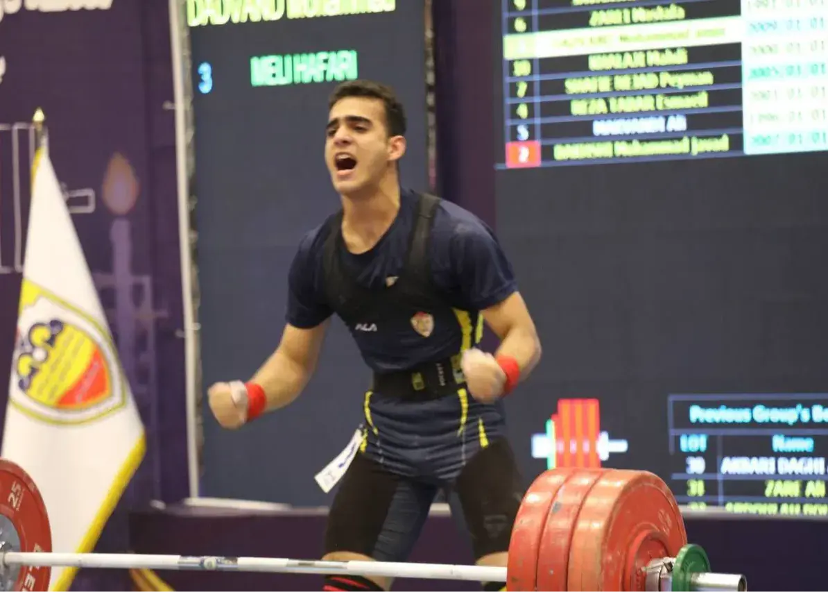 وزنه‌بردار 15 ساله رکورد جهانی نوجوانان را در لیگ وزنه‌برداری شکست!