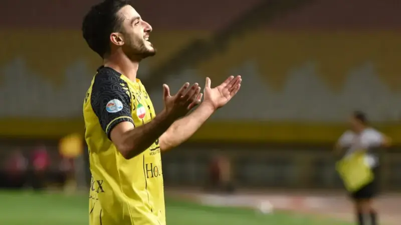 فرار تماشایی و سانتر طلایی لطفی؛ سپاهان چگونه صدر جدول را پس گرفت؟