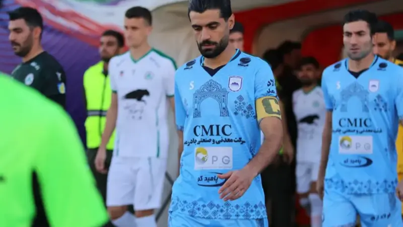 کاپیتان چادرملو: صدای دردهای مردم را در زمین فوتبال به گوش می‌رسانم!