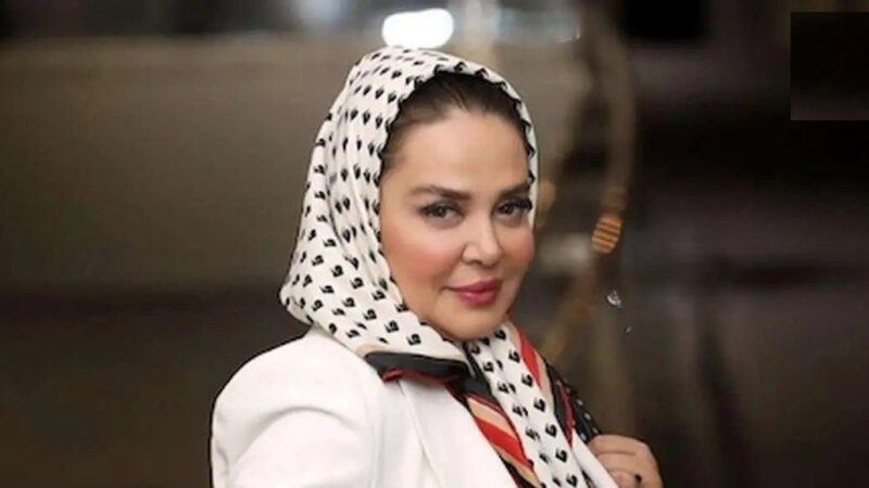 استال شبک بهاره رهنما با پیراهن پر از گل در استانبول