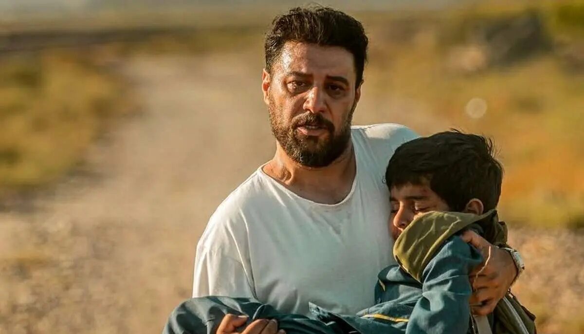 رونمایی از گوشی سیگنچر فول گلد گران قیمت جواد عزتی که معادل 80 عدد آیفون 17 است! آرزوی جوان ایرانی در دست آقای بازیگر