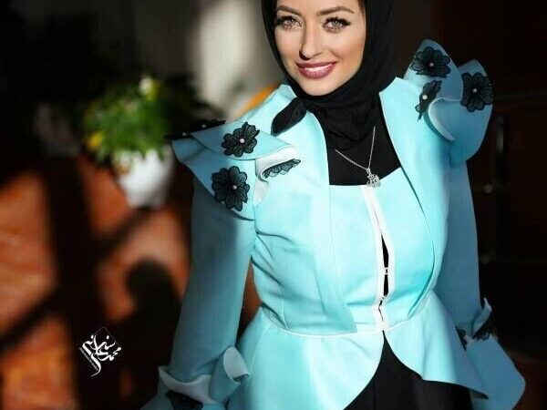 نگاهی جذاب به دکوراسیون شاهانه و مدرن خانه مجردی نفیسه روشن؛ از مبلمان فیروزه‌ای تا آشپزخانه لوکس