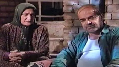 پخش زنده لحظه‌های عاشقانه آقا ماشالا و ناهید در خیابان‌های تهران؛ راز محبوبیت سریال خانه به دوش چیست؟