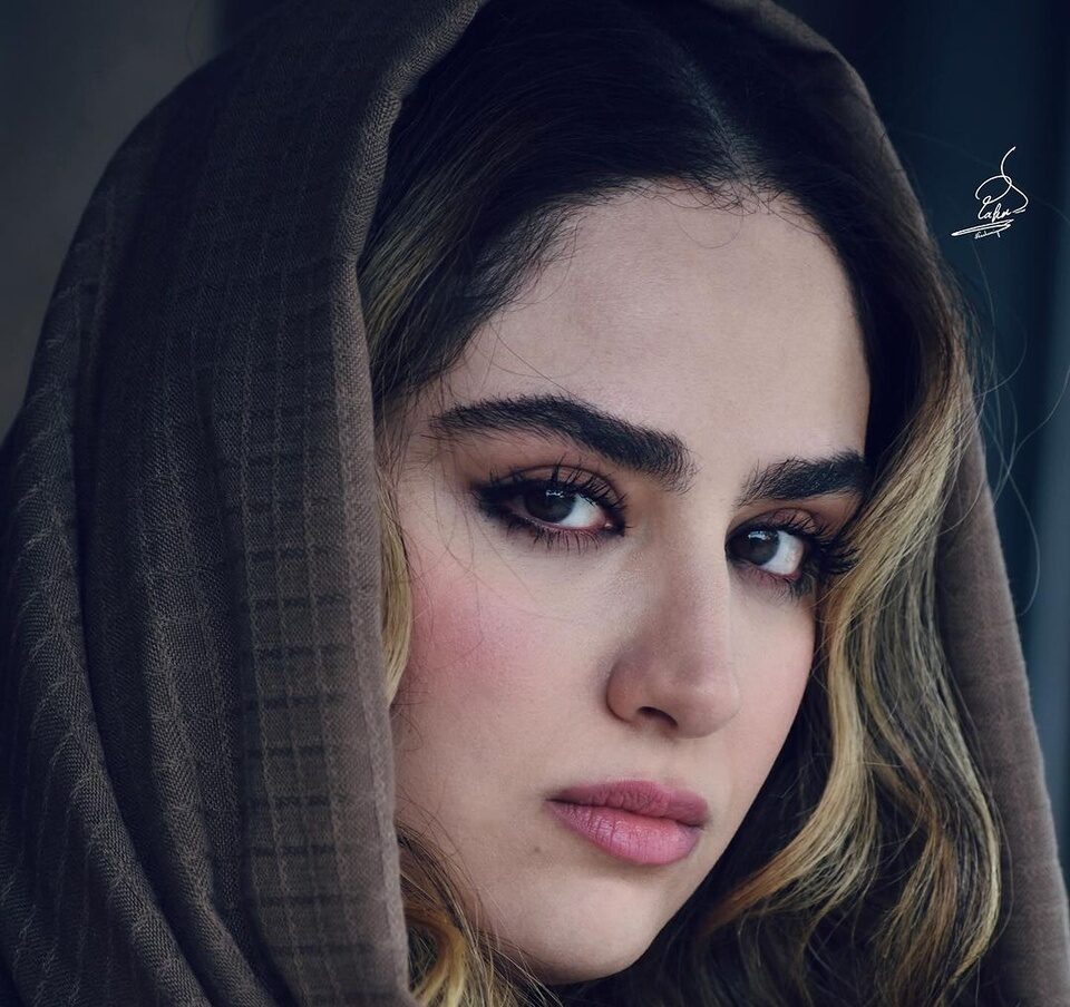 کولاک هانیه غلامی در روز تولدش با تیپ تمام چرم و لاکچریش بر فراز آسمان