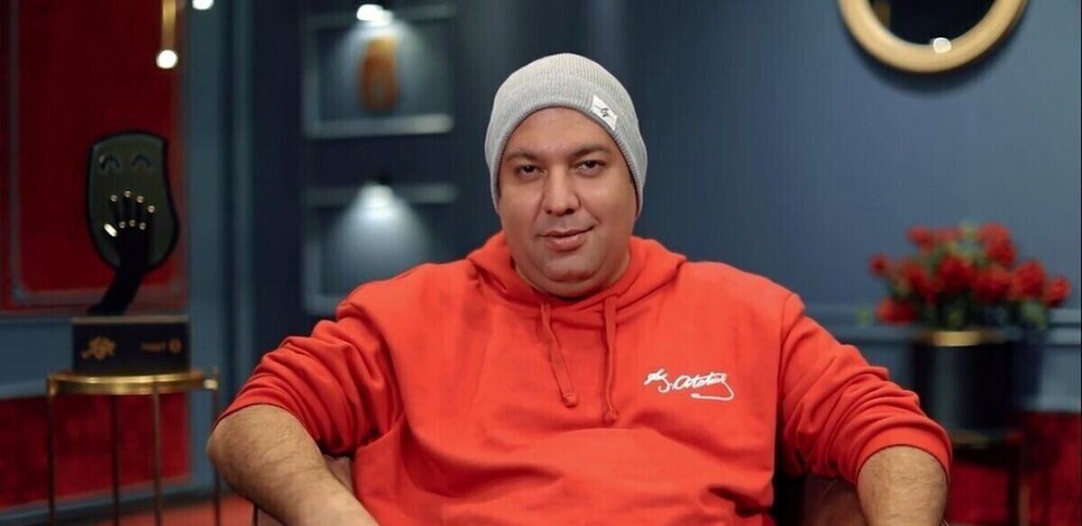 تیپ خیابانی علی اوجی و مادر جوانش در پیاده‌روی عصر پاییزی + عکس / جای نرگس محمدی خالی