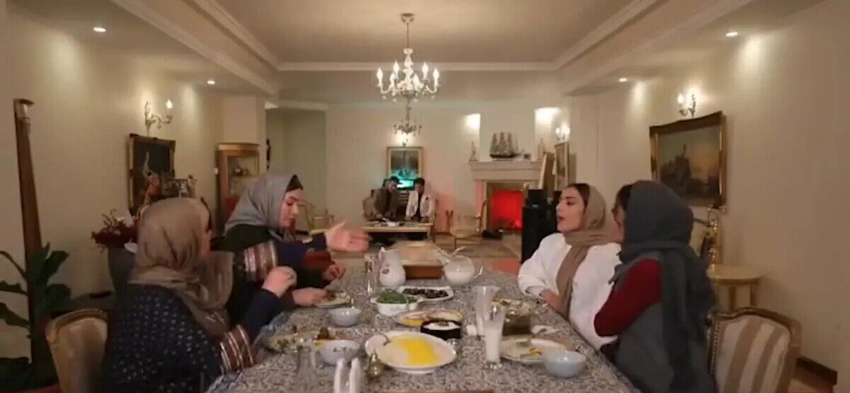 شام ایرانی و غذاهایی که خورده نمی‌شوند/ بی احترامی السا فیروزآذر به بهانه بوی شنبلیله در خانه متین ستوده تا بهانه معده درد شدید پژمان بازغی در هر شب مهمانی