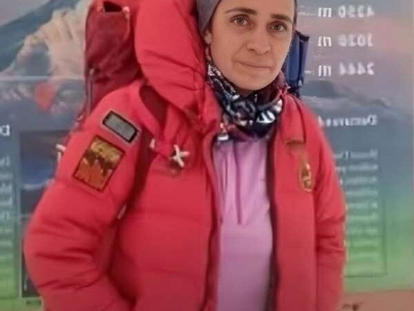 نگاهی به میز ساده و دردناک عزای یلدایی کوهنورد شجاع دماوند؛ طاهره حاصلی که پرپر شد