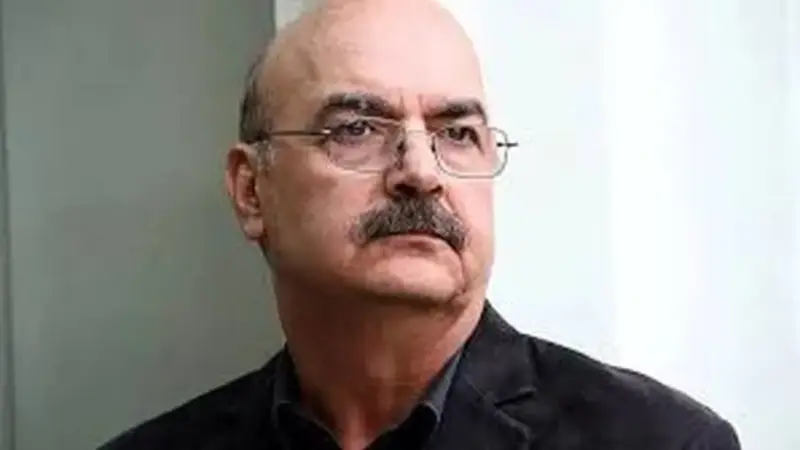 واکنش تند و شوخی جنجالی هومن حاجی عبداللهی با ایرج طهماسب در روزی پرتنش!