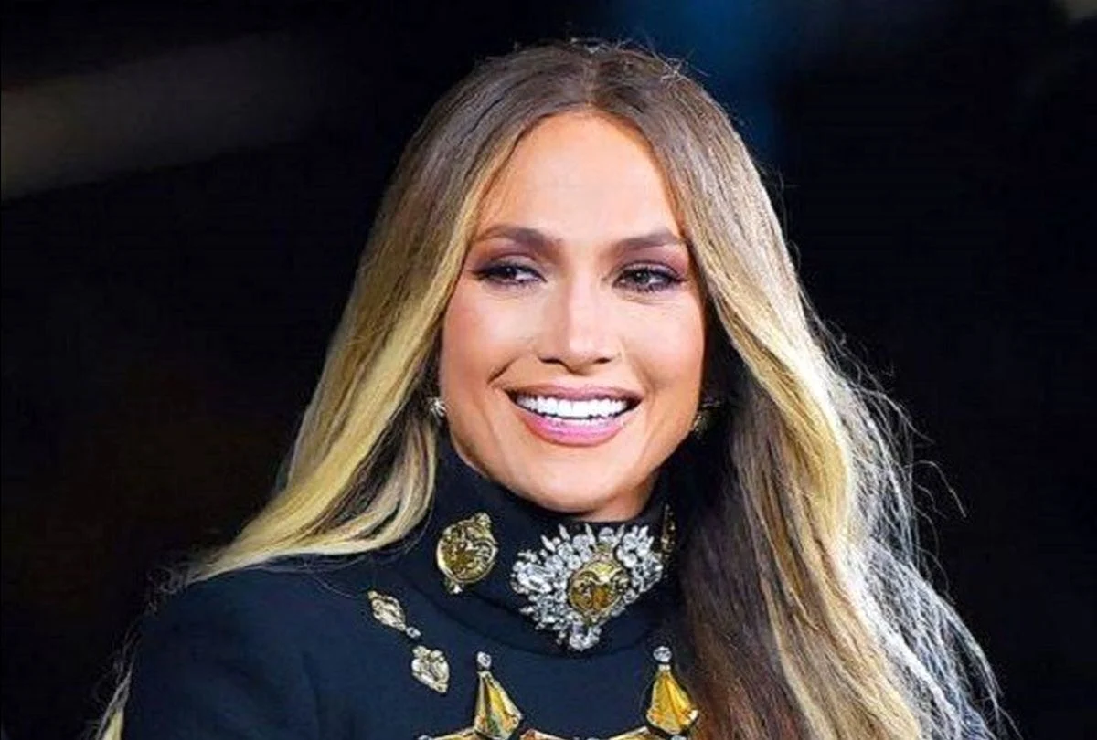 جنیفر لوپز ۵۶ ساله در باشگاه؛ راز جوانی بی‌نظیرش لو رفت!