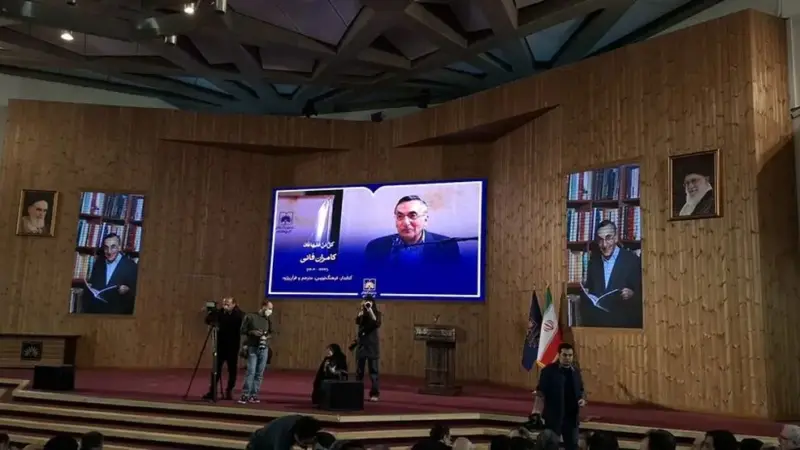 وداع چشم‌نواز با کامران فانی؛ حضور استاد شفیعی کدکنی در مراسم تشییع کتابدار نام‌آور