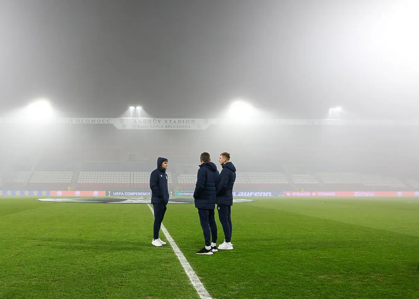 علت حضور علی قلی‌زاده روی نیمکت در بازی حساس لیگ کنفرانس اروپا چیست؟