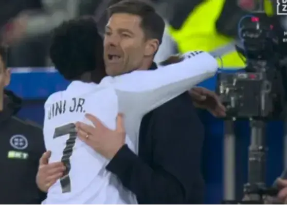 پایان جنجال‌ها؛ آغوش گرم وینیسیوس و ژابی آلونسو در رئال مادرید