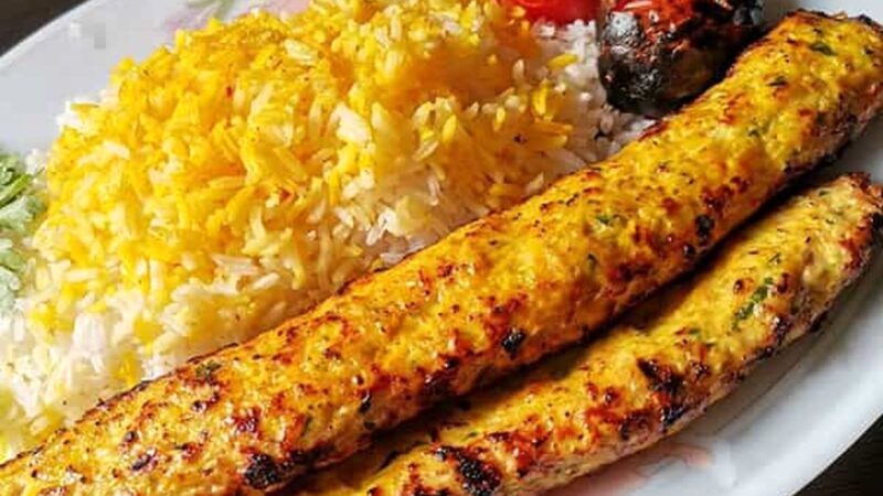 طرز تهیه کباب کوبیده مرغ رستورانی؛ سریع و خوشمزه در خانه!