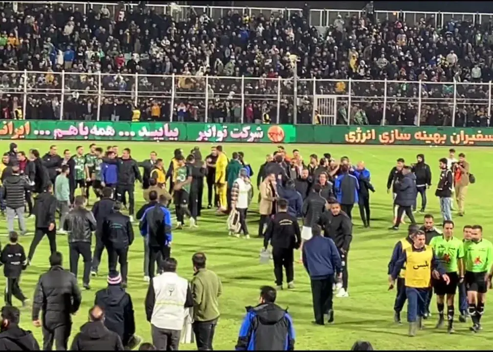 درگیری داغ ساپینتو و رحمتی بلافاصله پس از پایان بازی خیبر و استقلال!