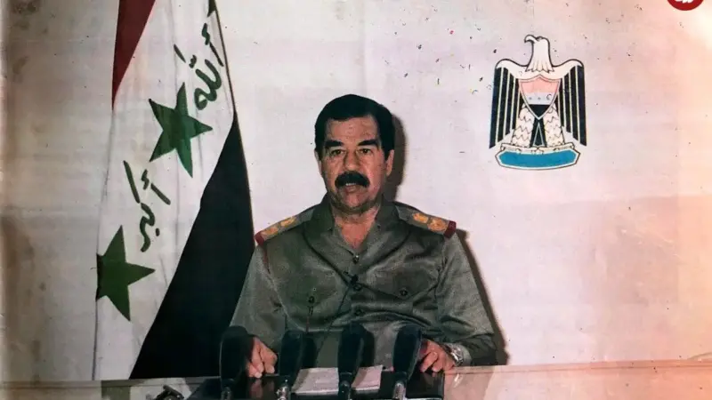 سفر شگفت‌انگیز مصطفی پورمحمدی به دهه ۷۰ و دیدار با صدام حسین؛ عکس‌های دیده‌نشده