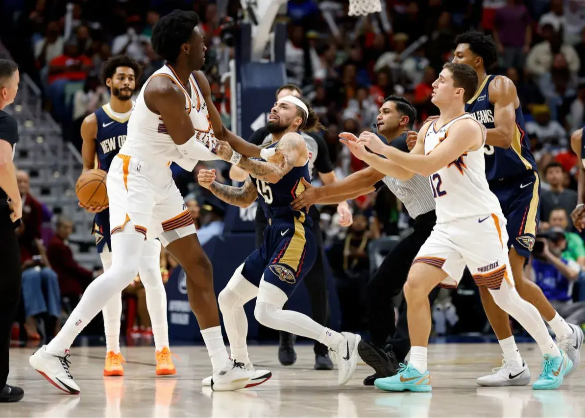 نزاع جنجالی در گران‌ترین لیگ بسکتبال جهان؛ صحنه‌های دیدنی و عجیب در زمین بازی!