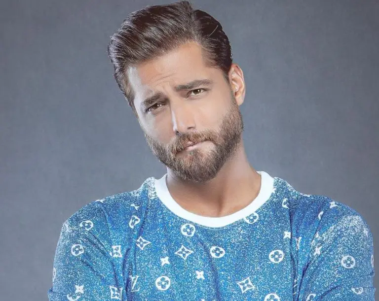 ‌های دیدنی از خواهر و مادر زیبای امیر مقاره در پشت‌صحنه کنسرتش - وب‌گردی