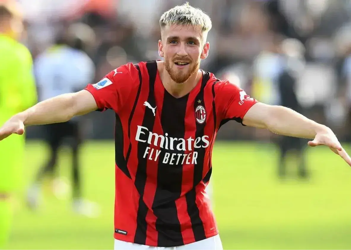 هافبک تکنیکی میلان تا ۲۰۳۱ ماندنی شد؛ تمدید غافلگیرکننده قرارداد ۵ ساله!