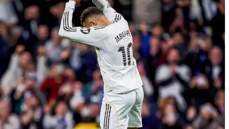 رونالدو چگونه به رکوردشکنی امباپه واکنش نشان داد؟ عکس جنجالی از ادای احترام ستاره فرانسوی!