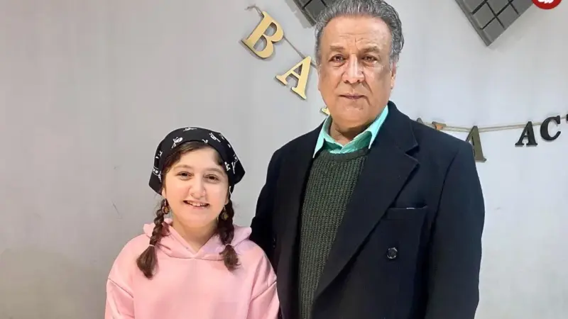 سفر شگفت‌انگیز عبدالرضا اکبری به سال ۶۵ در دومین فیلم سینمایی‌اش!