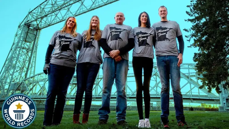 قدبلندترین خانواده جهان در گینس؛ رکوردی شگفت‌انگیز که همه را متحیر کرد!