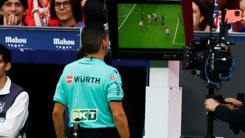 فیفا در آستانه تغییر بزرگ در VAR؛ بررسی ضربات کرنر در جام جهانی تابستان آینده!