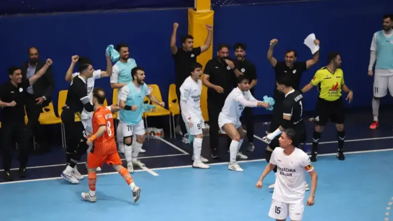 شانس قهرمانی سیرجانی‌ها به مو رسید اما پاره نشد!