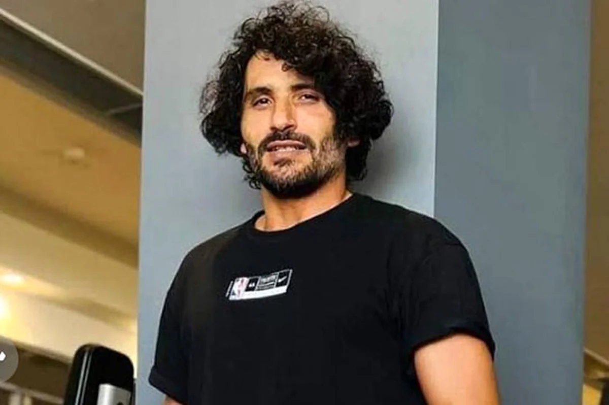 کنایه تند جواد کاظمیان به دلار ۱۳۰ هزار تومانی با استوری طنز و جنجالی!