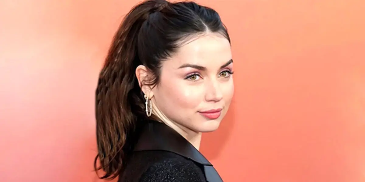 استایل متفاوت و قابل تحسین آنا د آرماس با عبا در مسجد شیخ زاید امارات!